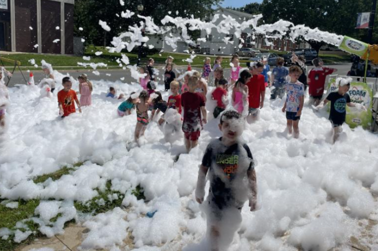 Foam Blast Party draws nearly 100 to Parkersburg library